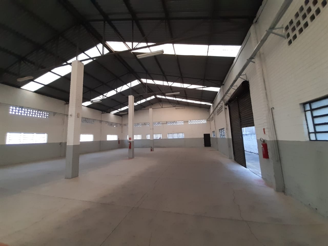 Clique aqui para ver as fotos do Galpão de 750m² de área construída em 1.000m² de terreno em Barueri | GALP-05