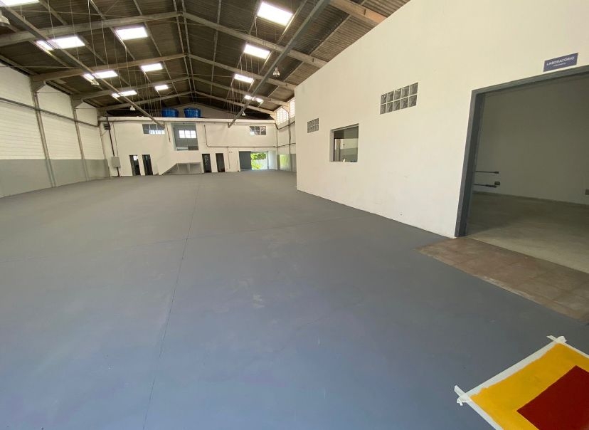  Clique aqui para ver as fotos do Galpão de 750m² de área construída em 1.200m² de terreno em Barueri | GALP-20