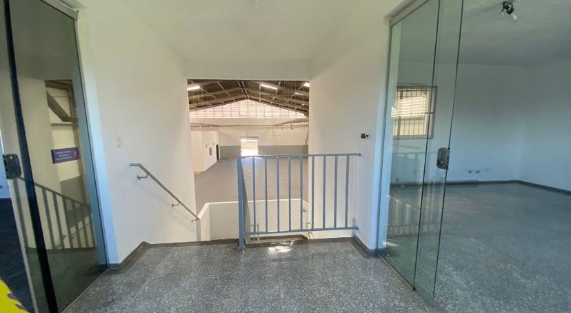 Clique aqui para ver as fotos do Galpão de 750m² de área construída em 1.200m² de terreno em Barueri | GALP-20