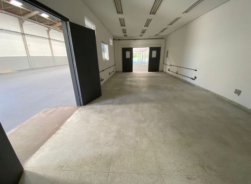  Clique aqui para ver as fotos do Galpão de 750m² de área construída em 1.200m² de terreno em Barueri | GALP-20